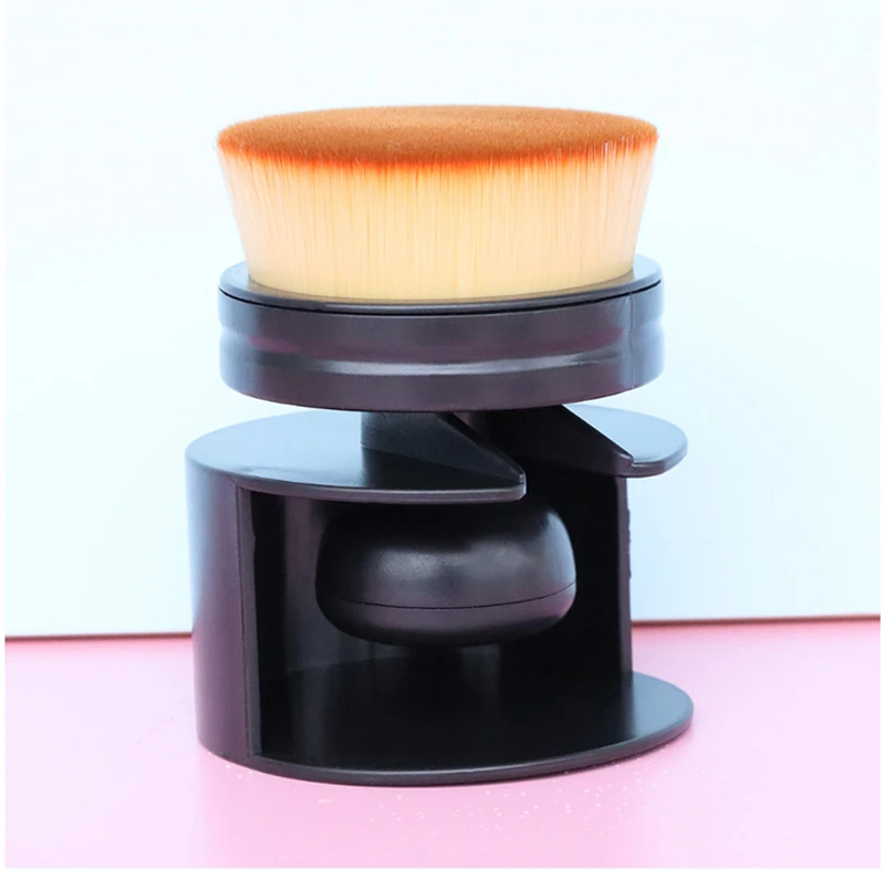 Foundation brush with storage case